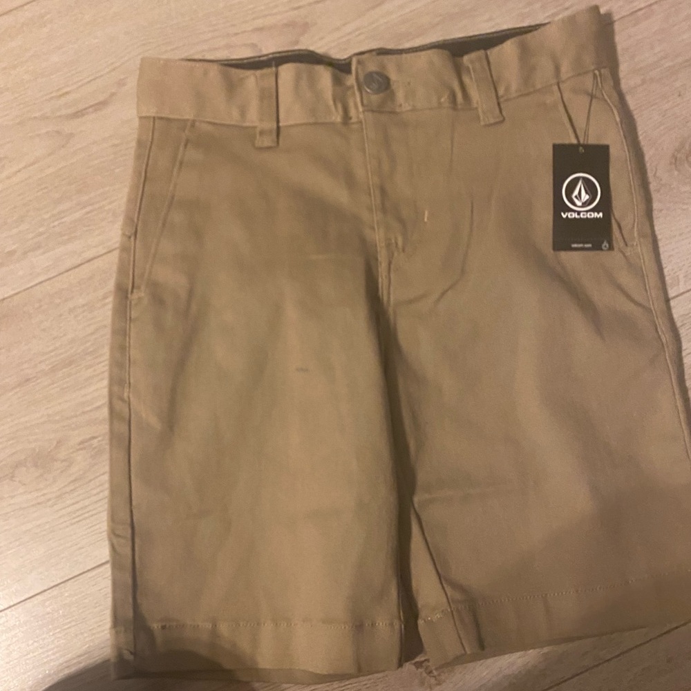 Volcome tan shorts size 8 boys brand new.